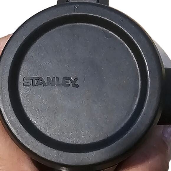 Stanley Go Growler, 64oz Stainless Steel Vacuum Insulated Growler - Picture 3 of 7